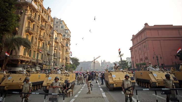 חיילים של צבא מצרים בכיכר תחריר
