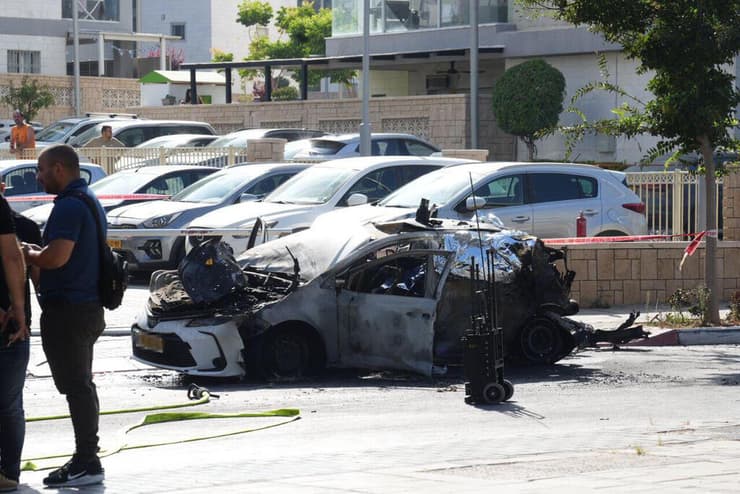 תיעוד מזירת פיצוץ  הרכב באשקלון