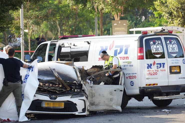 תיעוד מזירת פיצוץ  הרכב באשקלון