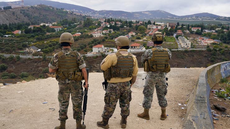 חיילי צבא לבנון מול מטולה