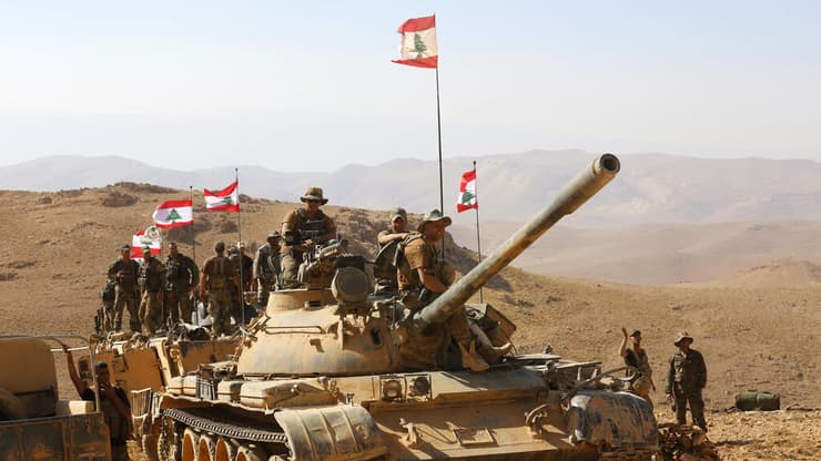טנקים של צבא לבנון בגבול סוריה