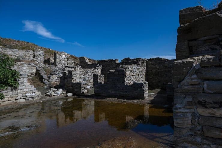 שרידים עתיקים באי דלוס, אתר מורשת עולמית של אונסק"ו מאז 1990