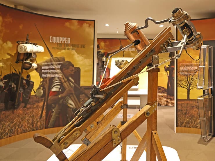 מכונת שיגור רומית מסוג מנובליסטה (מוזיאון הצבא הרומי, החומה ההדריאנית, אנגליה)