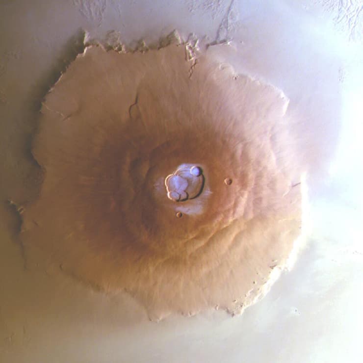 הכפור שזוהה על הרי ת'רסיס במאדים