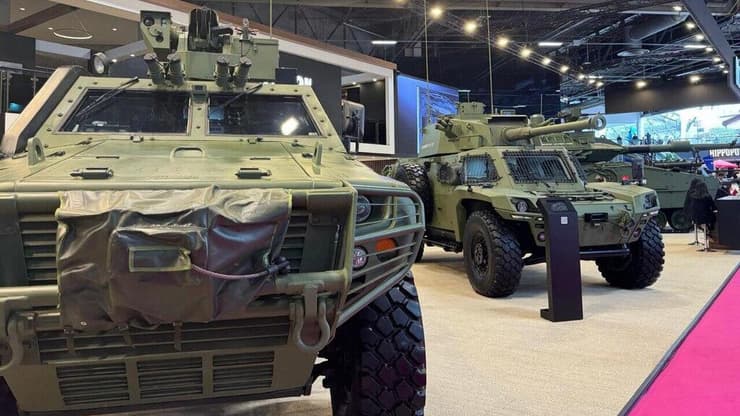 הפגנה פרו פלסטינית מחוץ לתערוכת הנשק בצרפת