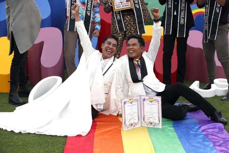 חגיגות ב בנגקוק תאילנד אישרה נישואים חד מיניים