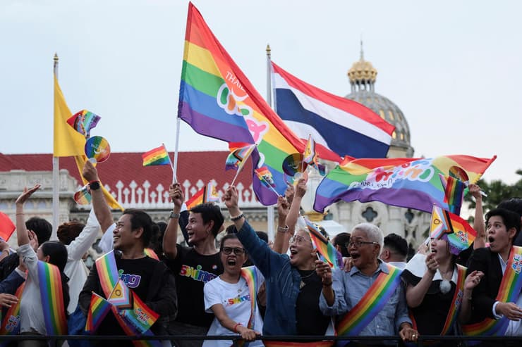 חגיגות ב בנגקוק תאילנד אישרה נישואים חד מיניים