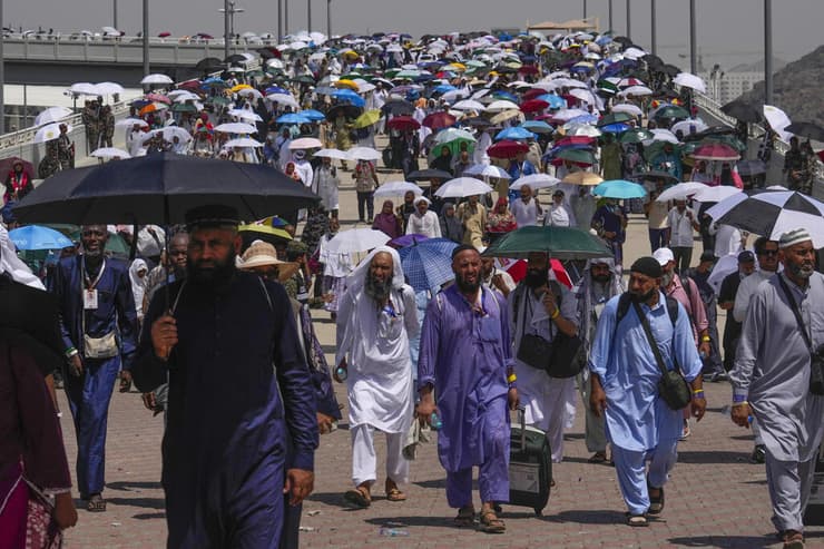 סעודיה מכה עולי רגל מוסלמים ב חג' גל חום 