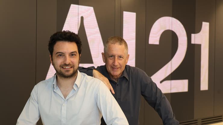 מייסדי חברת AI21 Labs - אורי גושן ופרופ' יואב שוהם. החברות הישראליות נחשבות למובילות בתחום (צילום: אביגיל עוזי) אורי גושן (משמאל) ופרופ' יואב שוהם