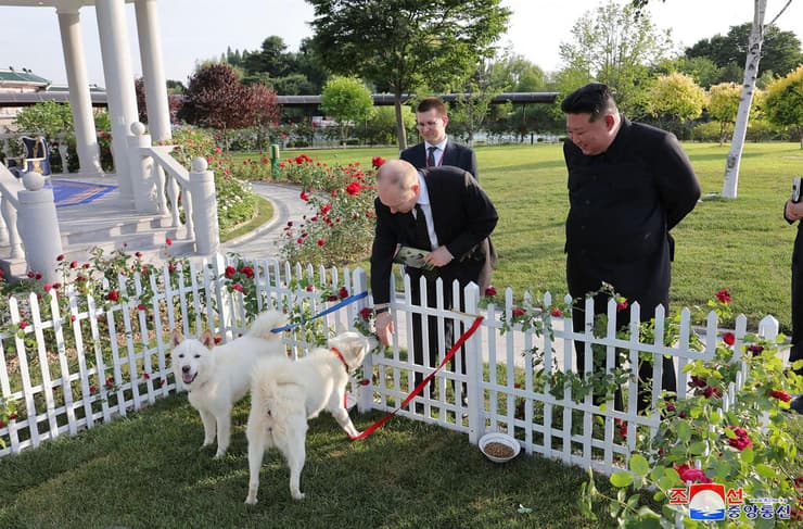 ולדימיר פוטין ביקור אצל קים ג'ונג און צפון קוריאה