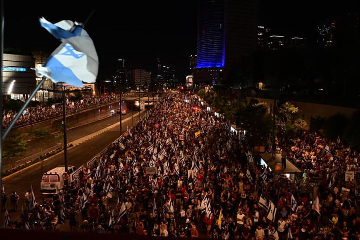 הפגנה נגד הממשלה בצומת קפלן, תל אביב