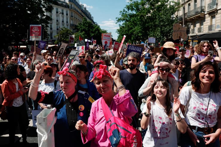 פריז צרפת הפגנה מחאת נשים נגד הימין הקיצוני 