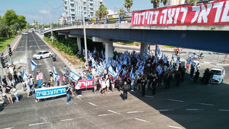 מחאה בגשר רוקח, תל אביב