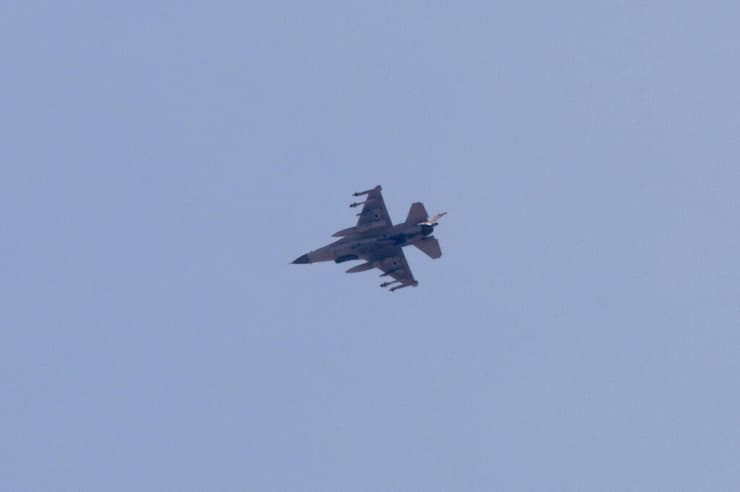 מטוס F-16 ישראלי חיל האוויר טס באזור הגבול עם לבנון 25 ביוני