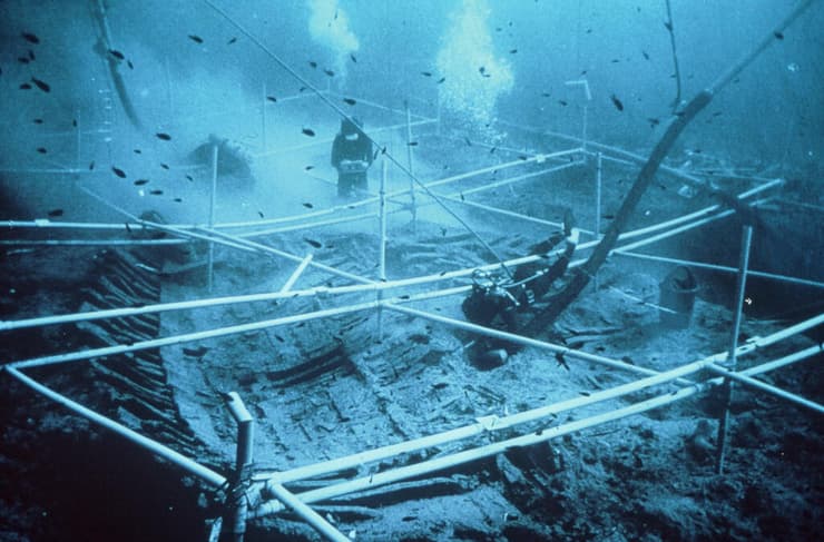 ספינת קירניה על קרקעית הים מול חופי צפון קפריסין במהלך חפירה תת-ימית שנערכה בסוף שנות ה-60