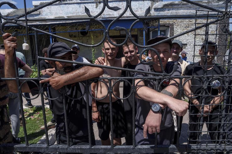 אוקראינה אסירים כלא דניפרופטרובסק גיוס לצבא