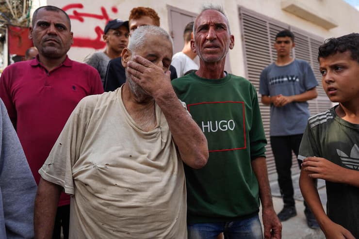 עצורים פלסטינים שישראל שחררה מתקבלים בברכה על ידי משפחתם בדיר אל-בלח