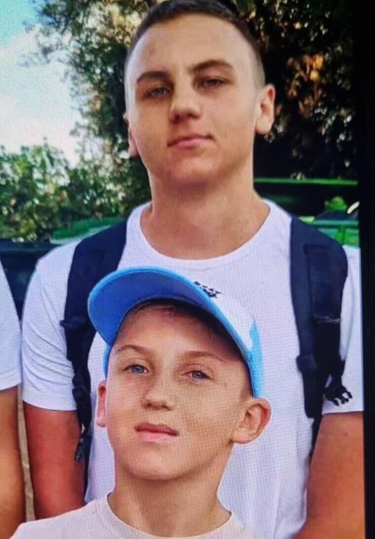 סמל אלכסנדר יקימינסקי ז"ל עם אחיו איליה בן ה-11