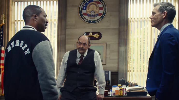 אשטון, במרכז, מתוך "השוטר מבוורלי הילס: אקסל פולי" (צילום: באדיבות נטפליקס) מתוך "השוטר מבוורלי הילס: אקסל פולי"