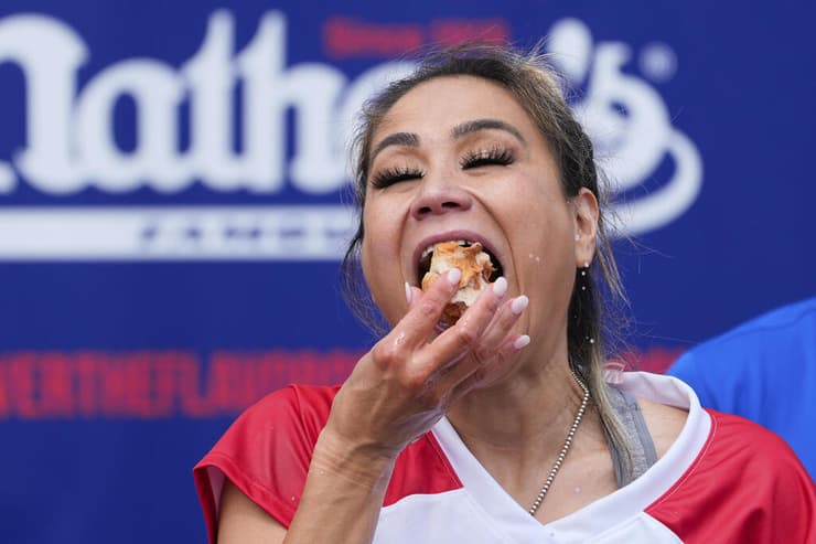 מיקי סודו תחרות אכילת נקניקיות ארה"ב 4 ביולי 
