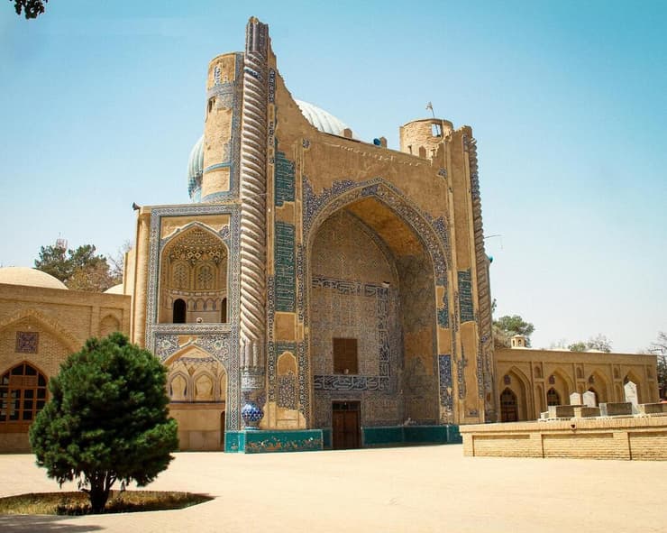פאתי המסגד הכחול של מזאר א-שריף. קדוש מאוד לכל המוסלמים. מרכז אזורי של תמיכה בפלסטינים בימים אלה