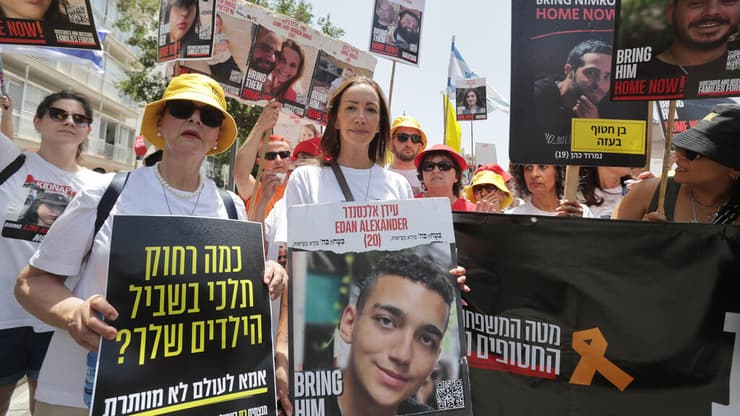 צעדת האמהות שתצא מהכיכר הבימה לכיכר החטופים בהשתתפות משפחות החטופים