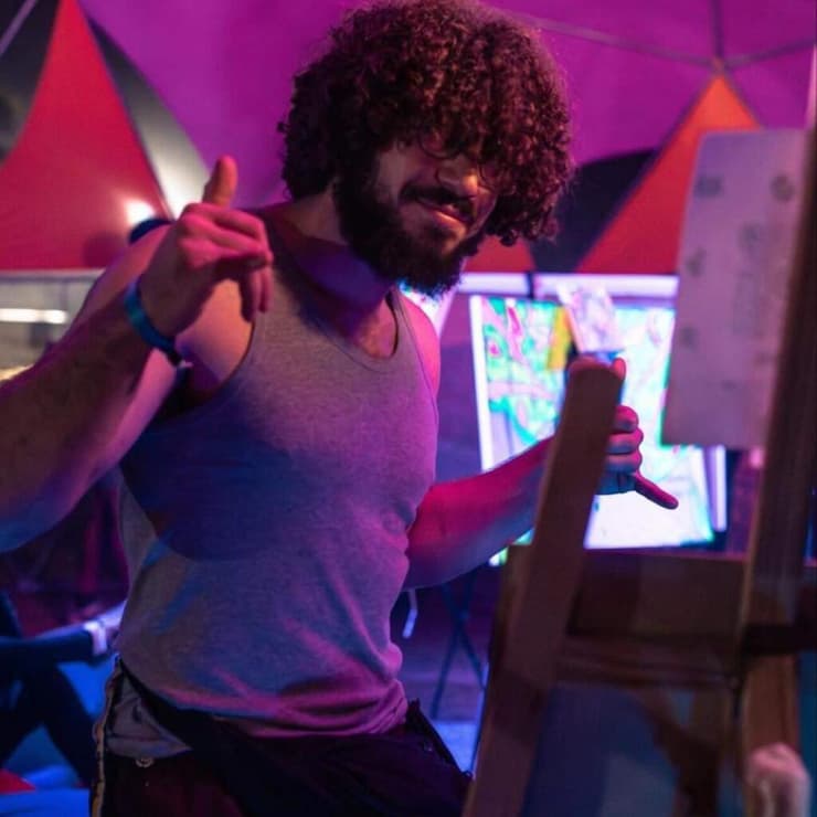 תמונתו האחרונה של ניב ממסיבת הנובה. "הספיק לספר על הלילה המטורף שהיה" (צילום: שלי שרון וייסברגר ) תמונתו האחרונה של ניב ממסיבת הנובה
