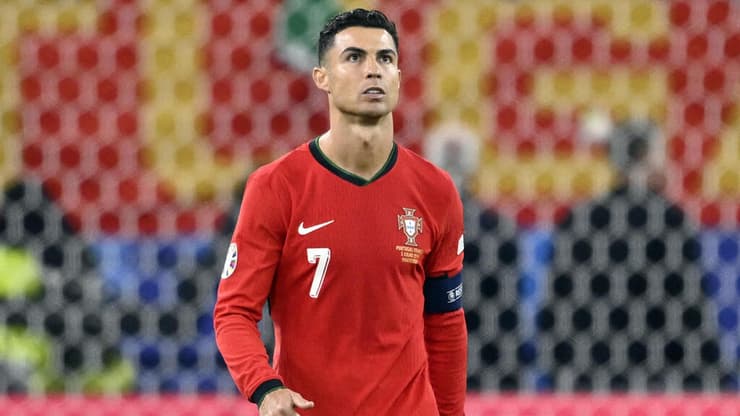 כבר חושב על העתיד מחוץ לכדורגל. רונאלדו (צילום: REUTERS/Fabian Bimmer) רונאלדו