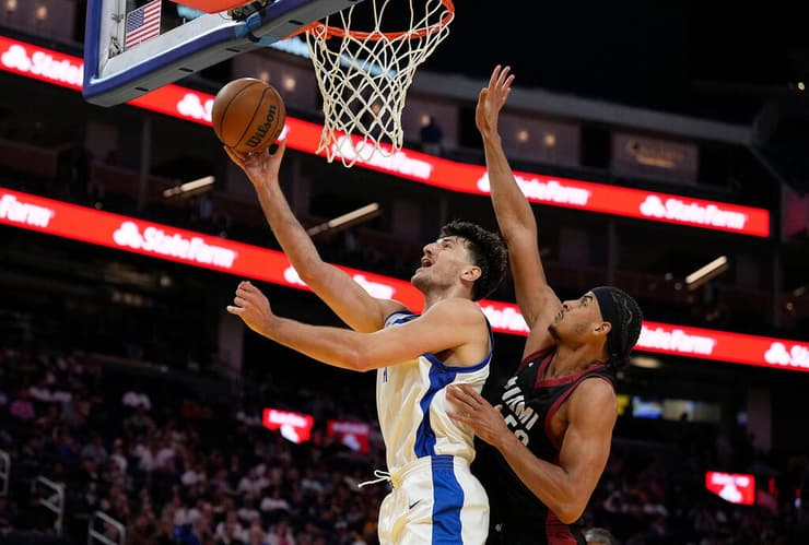 "מכבי מועדון חם, לא כמו ב-NBA. סורקין בליגת הקיץ (צילום: Thearon W. Henderson / GETTY IMAGES NORTH AMERICA / AFP) סורקין