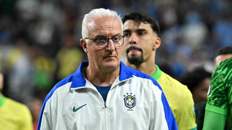 מרקיניוס והמאמן דוריבל ג'וניור המומים, בסיום המשחק