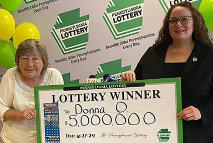 אוסבורן (משמאל) (ציילום: Courtesy of Pennsylvania Lottery) דונה אוסבורן