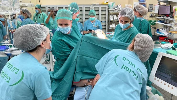 שלי חכימי ילדה רביעייה בבית החולים בילינסון