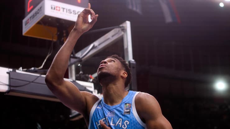 יוון לא התקשתה. יאניס (צילום: EPA/GEORGIA PANAGOPOULOU) יאניס אנדטוקומבו