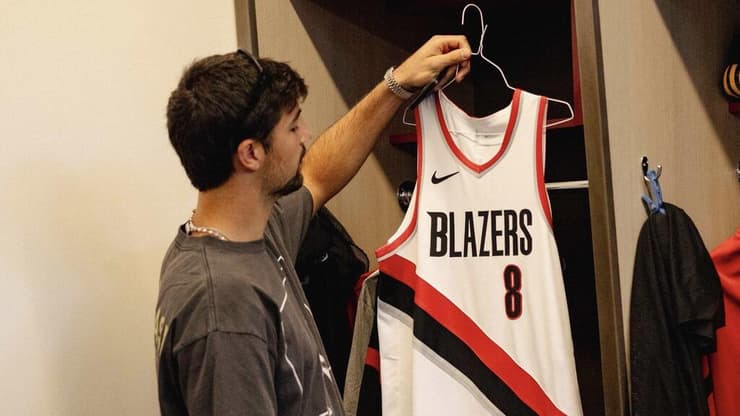 דני אבדיה והגופייה החדשה 