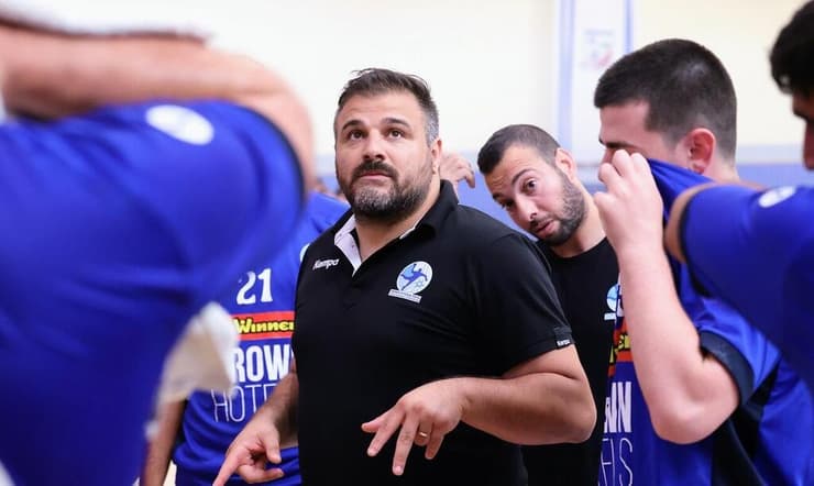 "מאמין בשחקנים". פלח (צילום: צילום: הדר ואן קולא, אתר איגוד הכדוריד) ניסים פלח