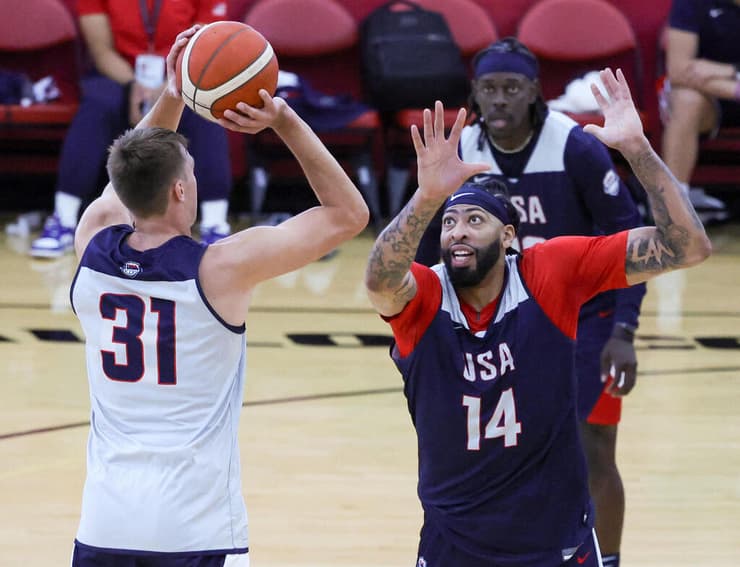 קלע על אנתוני דייויס במשחק אימון. פלאג (צילום: Ethan Miller / GETTY IMAGES NORTH AMERICA / AFP) קופר פלאג