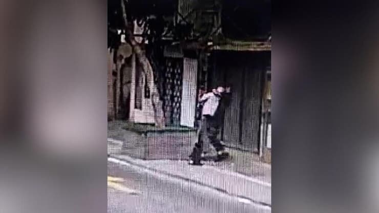 תיעוד: חשוד בשנות ה-20 לחייו שודד ותוקף גבר בן 80 שפונה מביתו בקריית שמונה