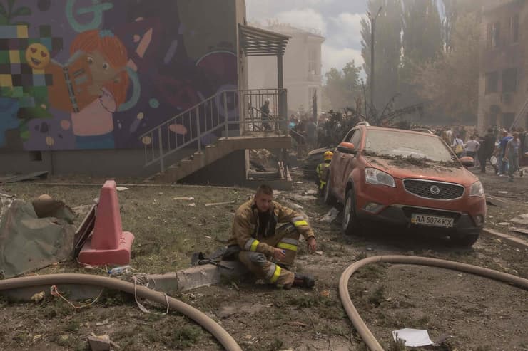 אוקראינה קייב הריסות ב אזור בית החולים אוחמטדיט מתקפת טילים של רוסיה