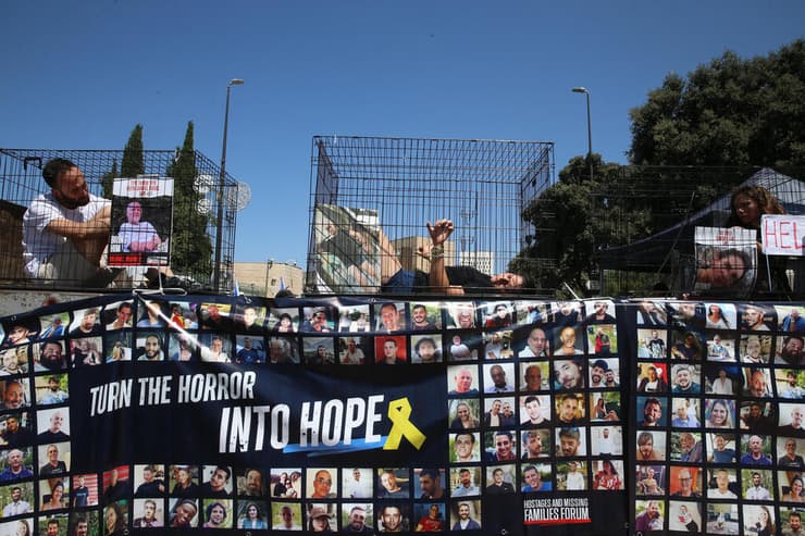 מחאת משפחות החטופים מול הכנסת