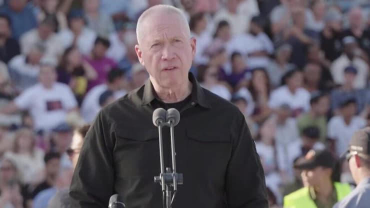 יואב גלנט שר הביטחון בטקס סיום קורס קצינים קרביים מחזור 69