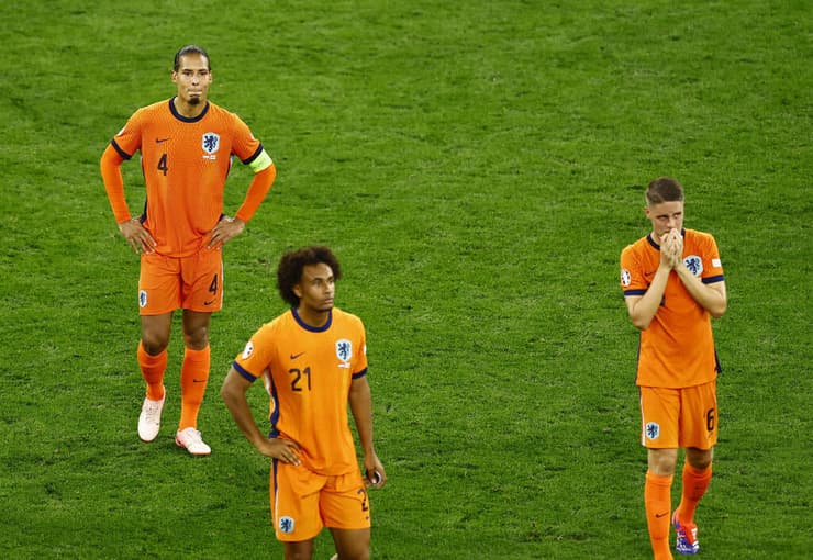 שחקני נבחרת הולנד מאוכזבים