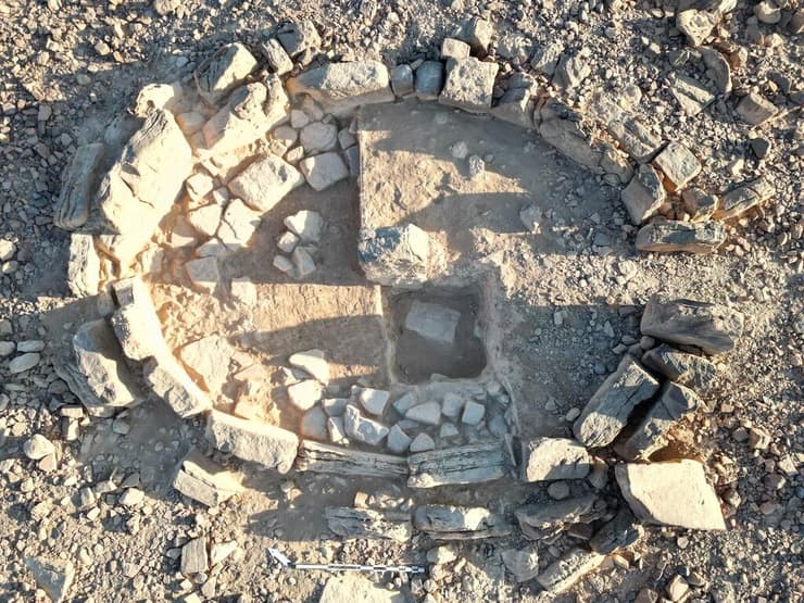 אחד ממעגלי האבן שהתגלו  סמוך לאל-עולא בערב הסעודית, אשר תוארך כבן 7,000 שנה