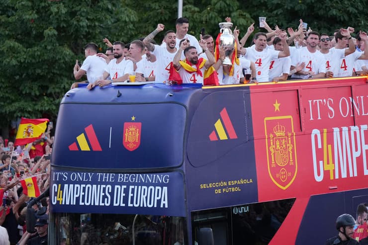 האוטובוס עם שחקני ספרד