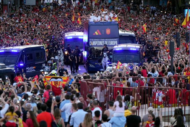 האוטובוס עם שחקני ספרד