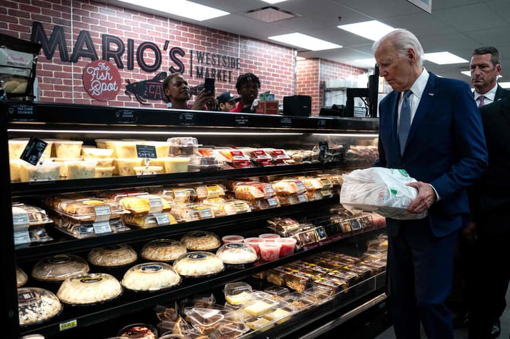 נשיא ארה"ב ג'ו ביידן מבקר ב סופרמרקט ב לאס וגאס 16 ביולי