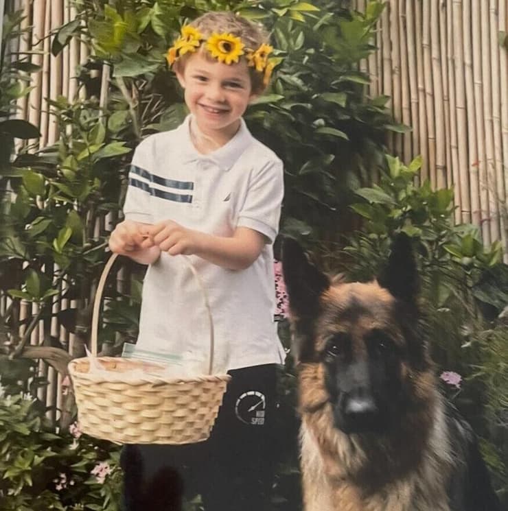ליאם בן ה-6 ז"ל עם כלבו