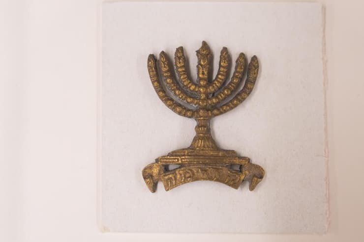 הסמל על הכומתה של הגדוד העברי