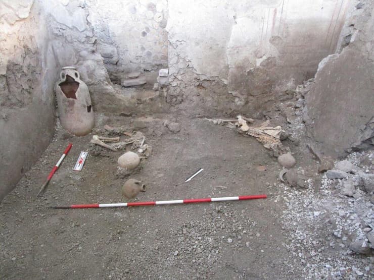 שני השלדים שהתגלו במבנה העתיק בפומפיי