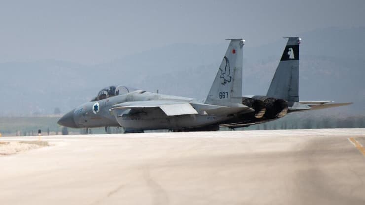 מטוסי בז F15 בדרכם לתקיפה בתימן