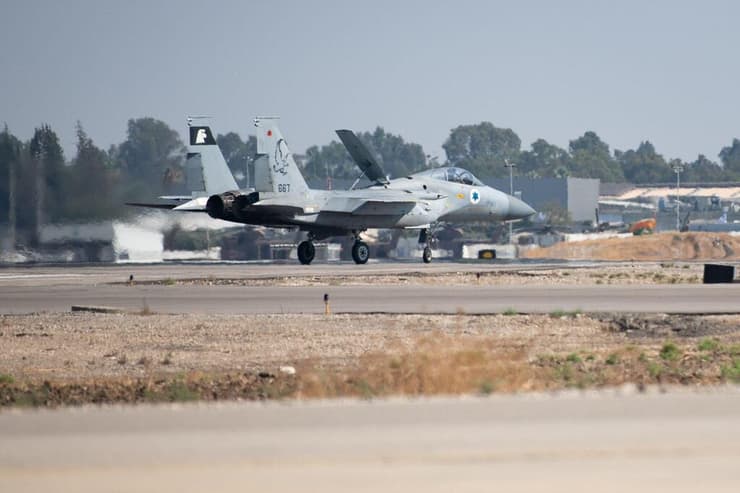 מטוסי בז F15 בדרכם לתקיפה בתימן